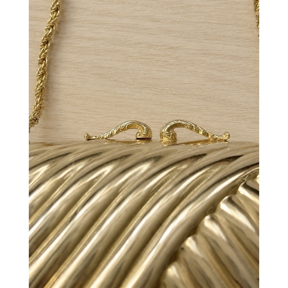 Vintage Made in Italy Gold Tone Metal Clutch Purse Evening Bag Chain Strap - Picture 5 of 6